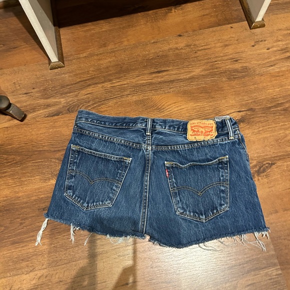 Levi’s button fly 501 frayed jean shorts size 34 waist - Picture 9 of 16